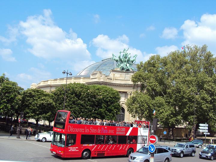 Grand Palace and bus.jpg